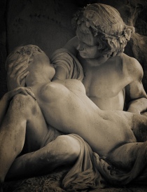 Lovers statue 4